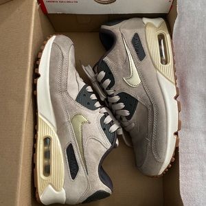 Nike air max 90 suede.